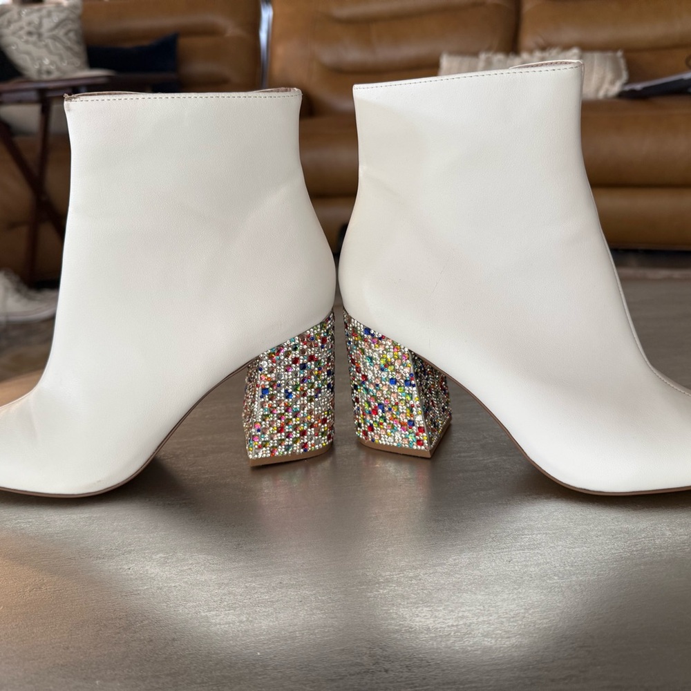 👠👢⭐️BETSY J’s!!!  Elegant White Ankle Boots with Multicolor Crystal Heel